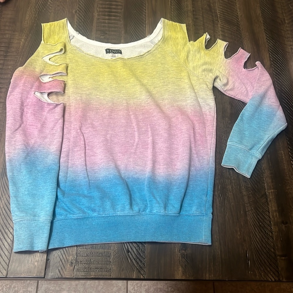 Venus Cold Shoulder Long Sleeve